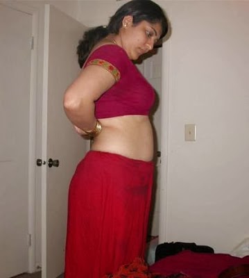 HOT WALLPAPERS WORLD Indian Wife Removing Saree Hot Photos picture image